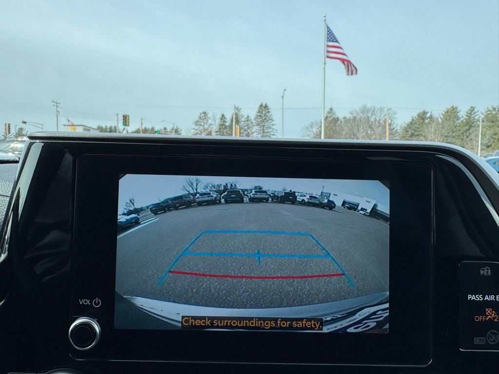 Used 2024 Toyota Highlander LE image 19