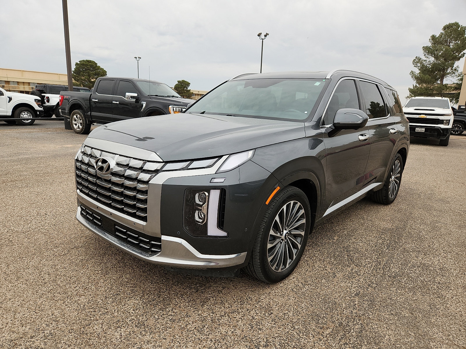 Used 2024 Hyundai Palisade Calligraphy FWD image 3