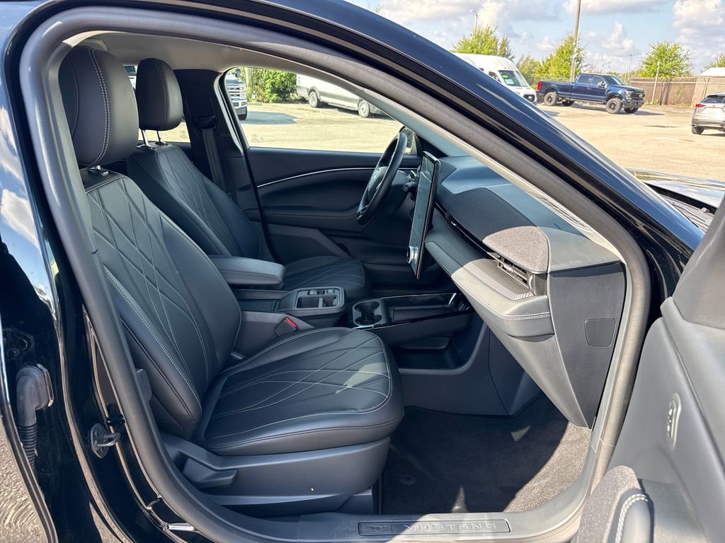 Certified 2025 Ford Mustang Mach-E Select image 28