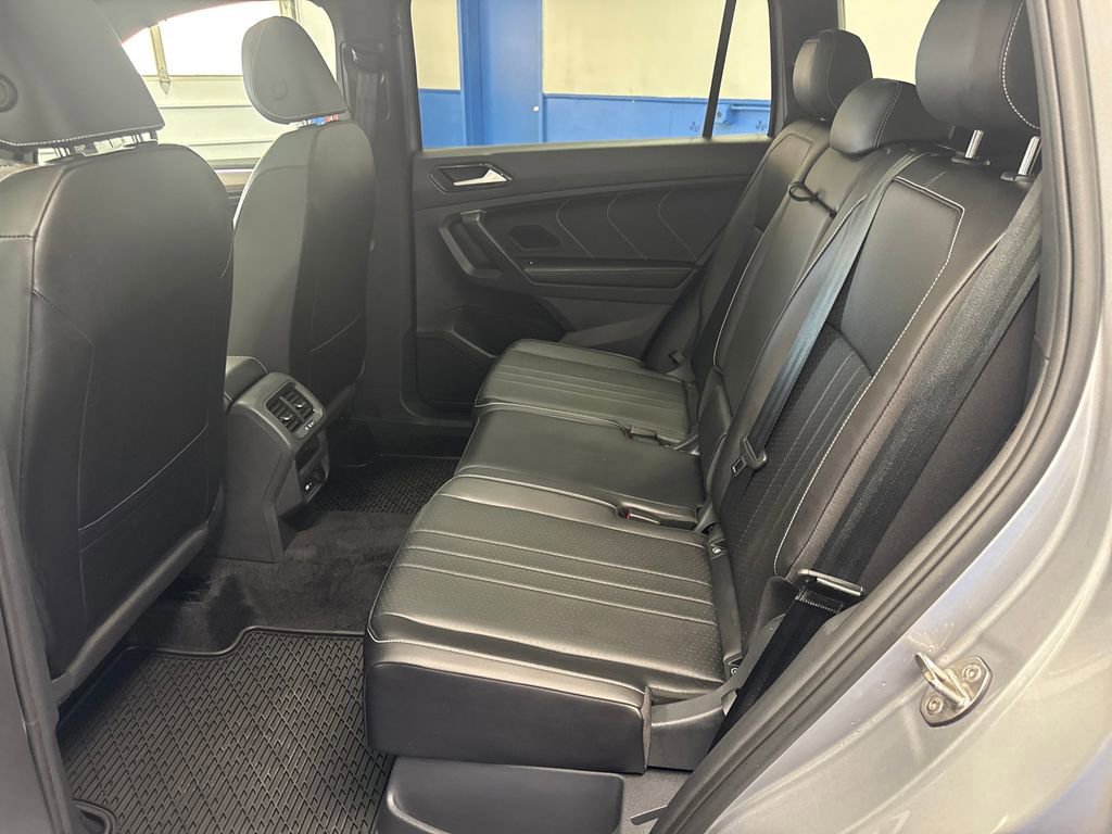 Used 2024 Volkswagen Tiguan SE R-Line AWD/4WD image 31