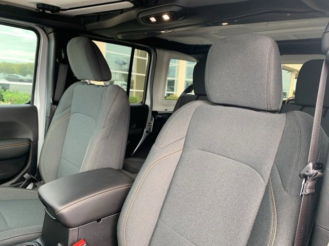 Used 2024 Jeep Wrangler Sahara w/ Technology Group image 11