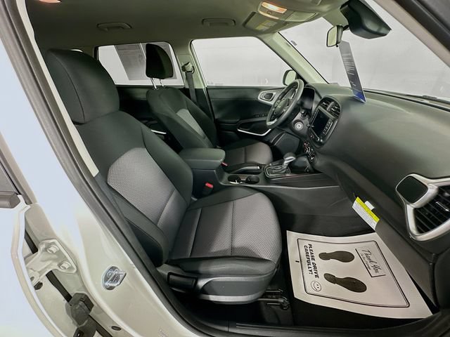 Used 2025 Kia Soul LX w/ LX Technology Package FWD image 31