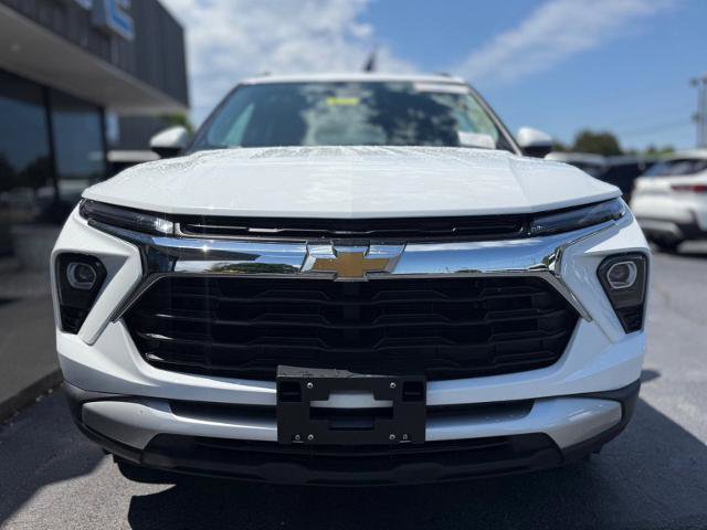 Used 2025 Chevrolet TrailBlazer LT AWD/4WD image 2