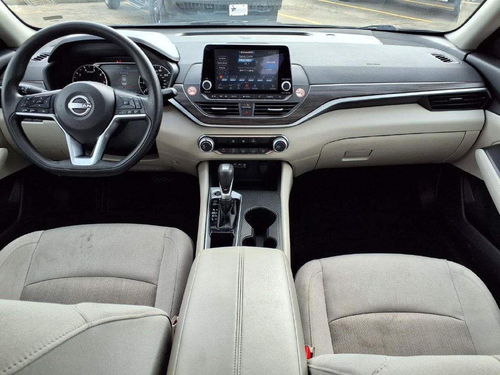 Used 2025 Nissan Altima 2.5 SV FWD image 9
