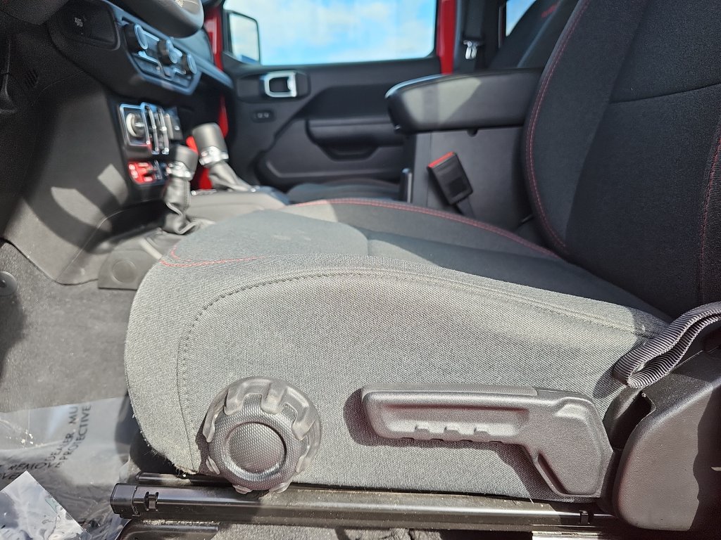 Used 2025 Jeep Wrangler Unlimited Rubicon AWD/4WD image 28