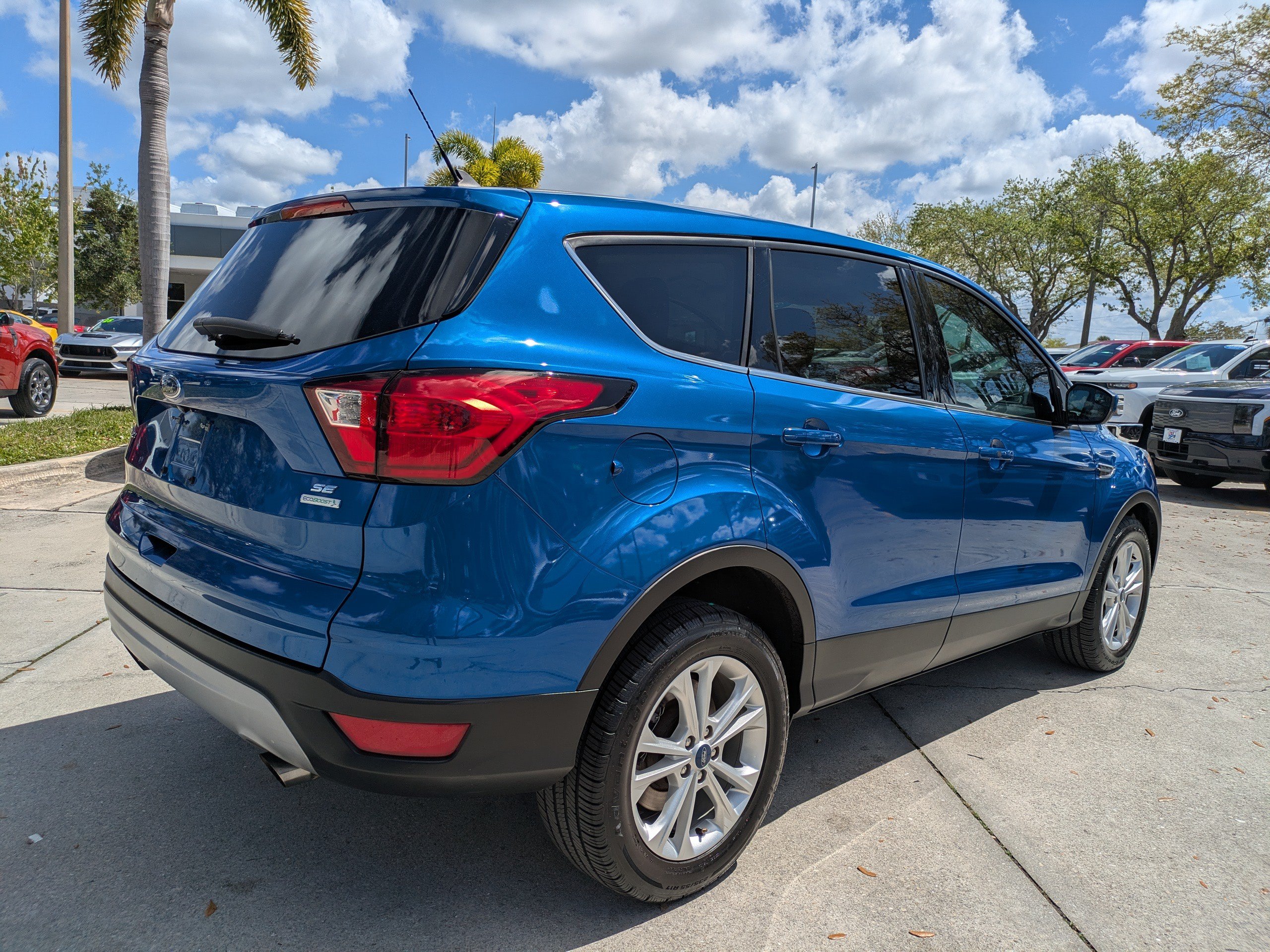 Certified 2019 Ford Escape SE FWD image 4