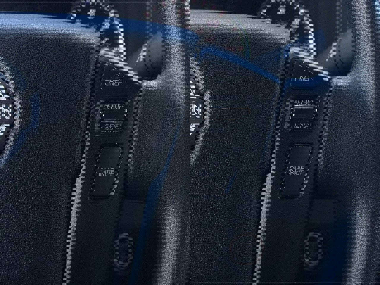 Used 2024 Nissan Frontier SV image 14