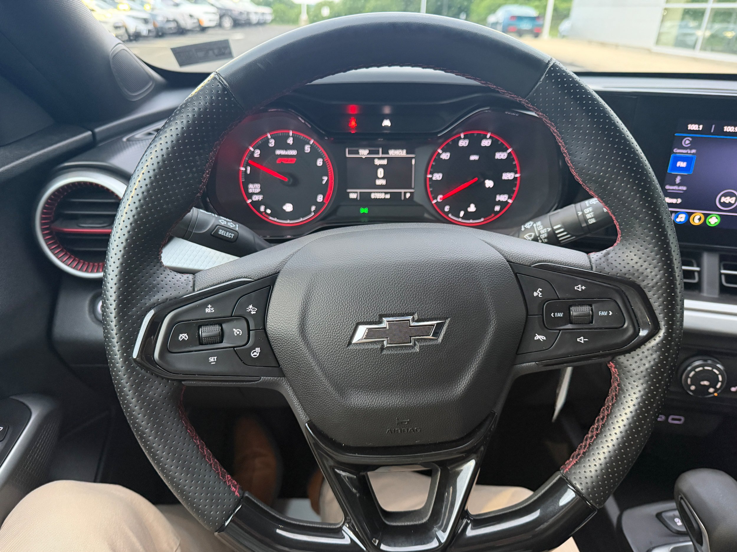 Used 2024 Chevrolet Trax RS FWD image 23