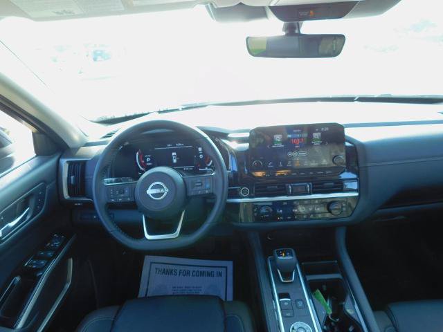 Used 2024 Nissan Pathfinder Platinum AWD/4WD image 8
