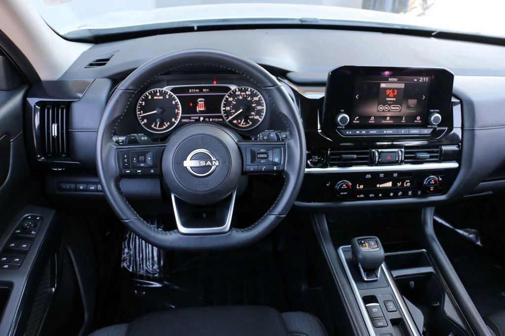 Used 2025 Nissan Pathfinder SV image 22