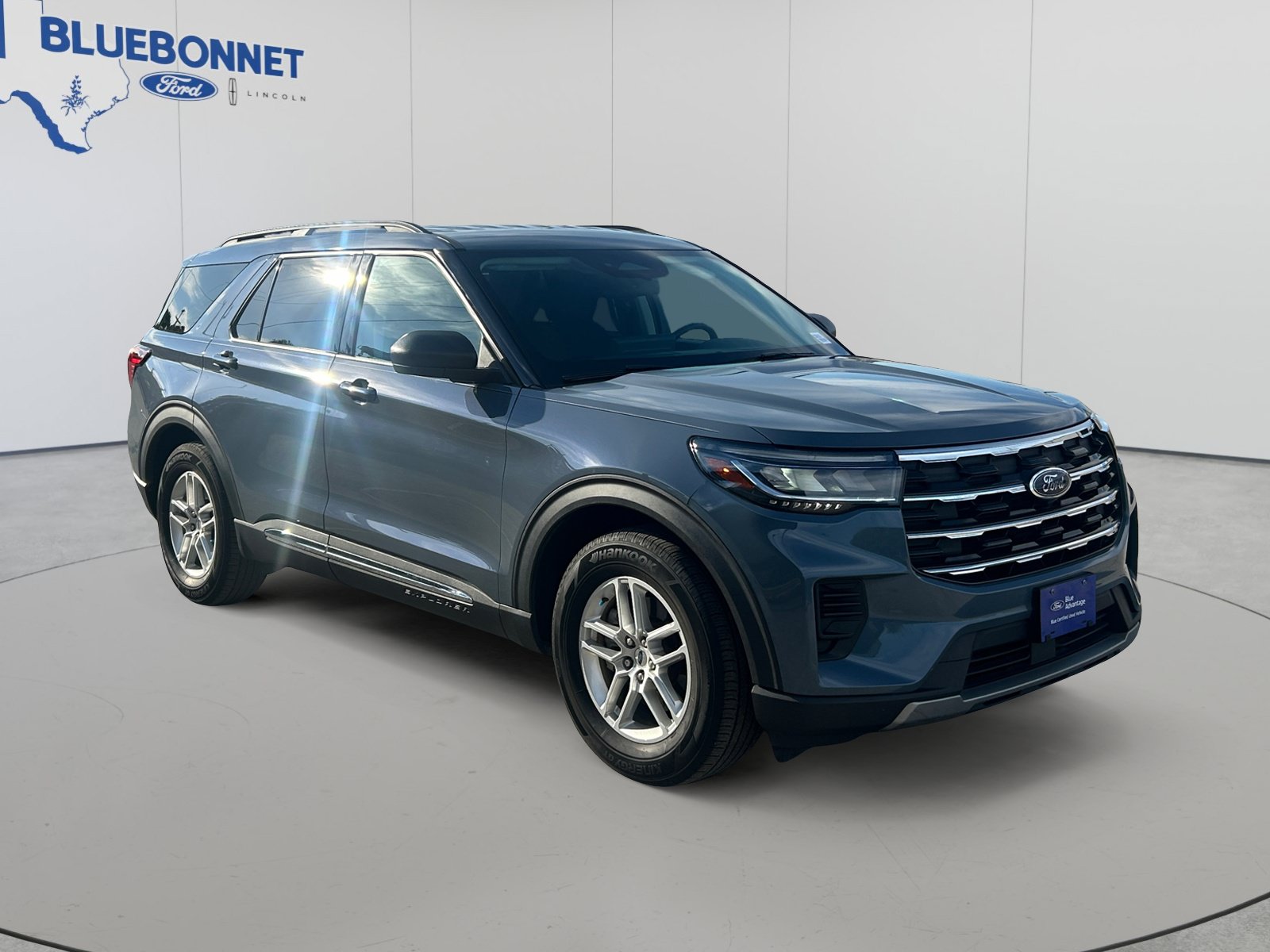 Certified 2025 Ford Explorer Active RWD image 3