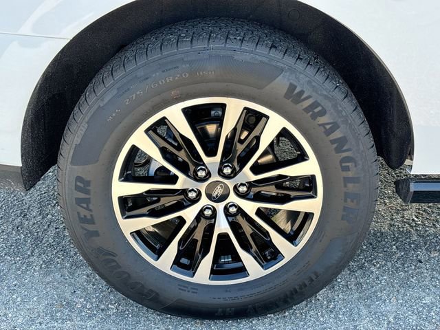 Certified 2025 Ford Expedition Platinum image 11