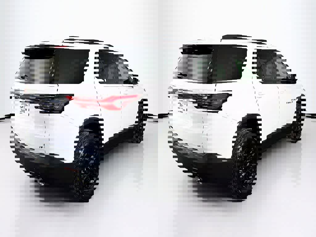 Used 2023 Chevrolet Traverse LT w/ Midnight/Sport Edition image 25