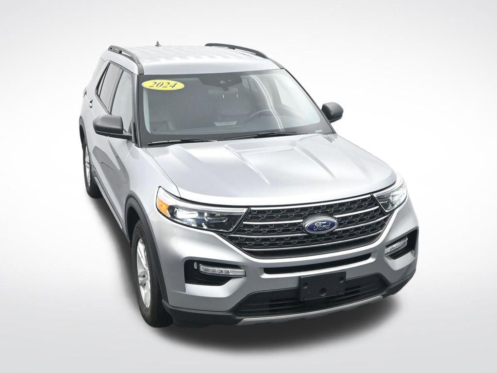 Certified 2024 Ford Explorer XLT w/ Equipment Group 202A image 25