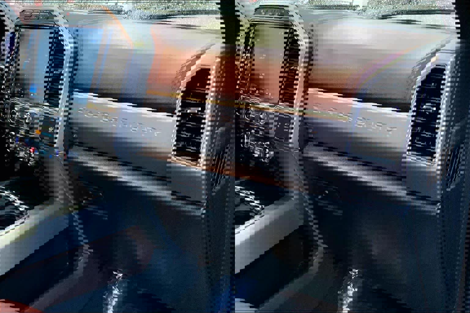 Certified 2022 Ford F450 Platinum w/ FX4 Off-Road Package image 18