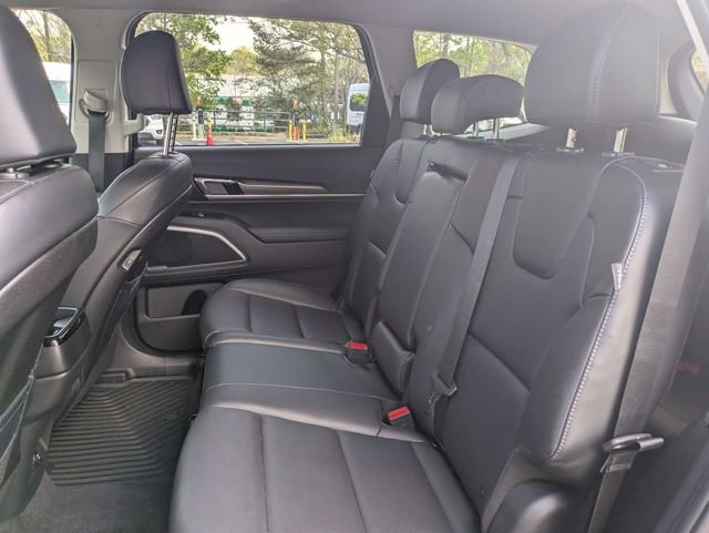 Used 2025 Kia Telluride LX image 14