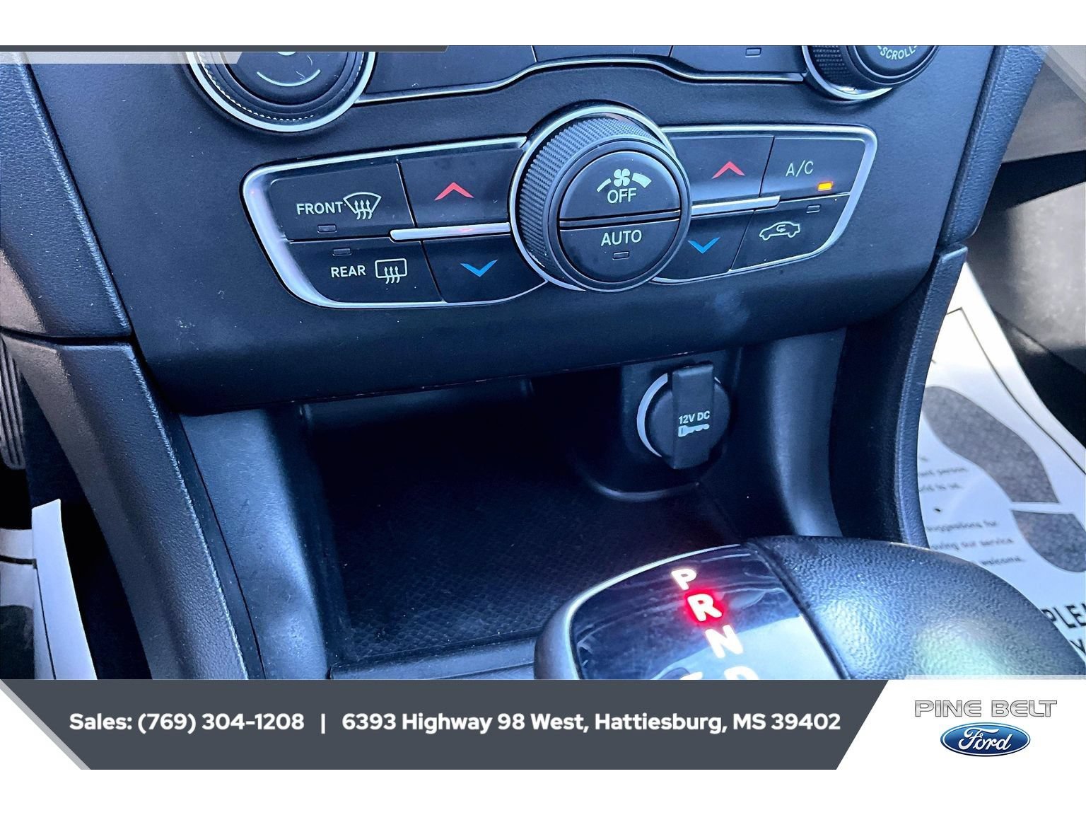 Used 2022 Dodge Charger SXT w/ Plus Group RWD image 23