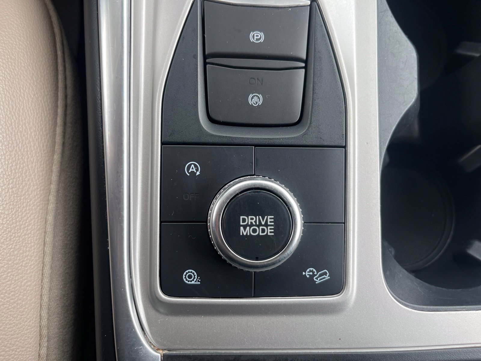 Certified 2024 Ford Explorer Limited w/ Limited Technology Package AWD/4WD image 33