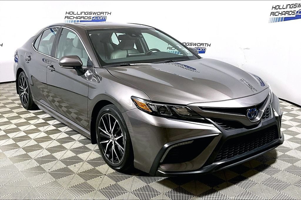 Used 2024 Toyota Camry SE w/ Audio Upgrade Package FWD image 3