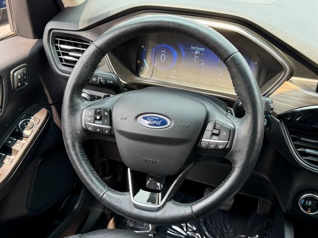 Certified 2020 Ford Escape Titanium w/ Titanium Premium Package 2.0 AWD/4WD image 18
