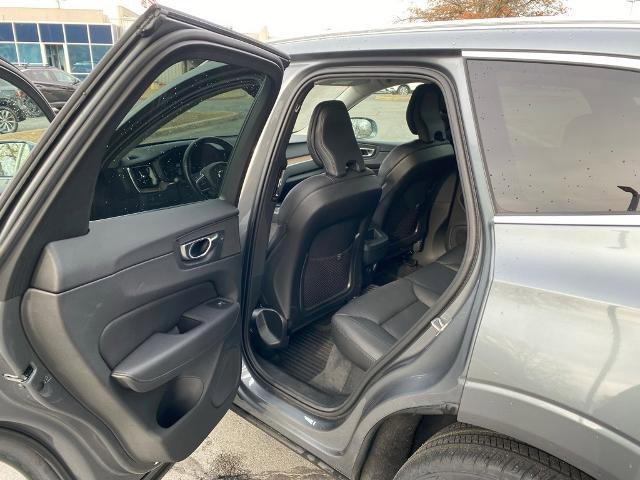 Used 2021 Volvo XC60 T5 Momentum w/ Protection Package Premier image 28