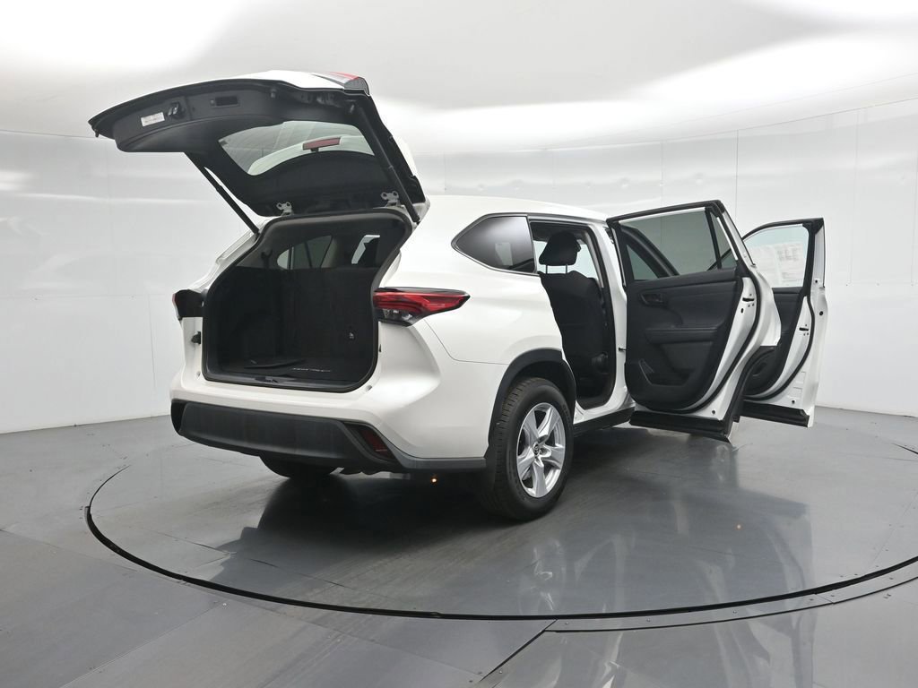 Used 2021 Toyota Highlander LE image 34