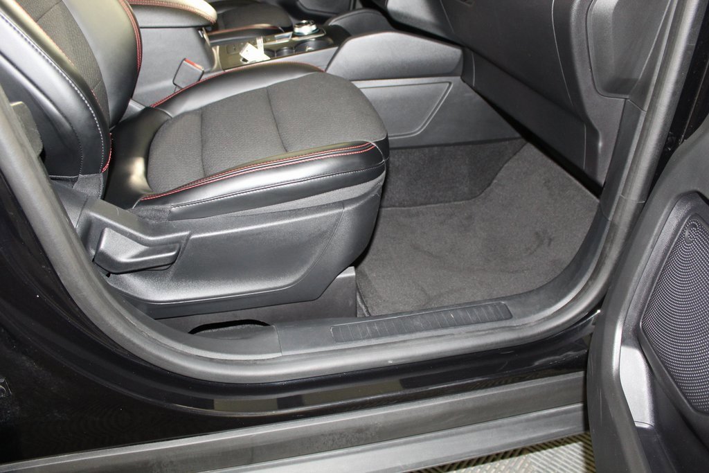 Certified 2024 Ford Escape ST-Line image 10