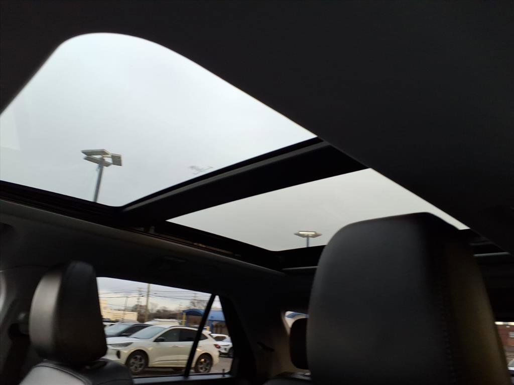 Certified 2022 Ford Explorer XLT w/ Equipment Group 202A image 17