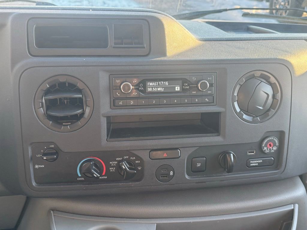 Certified 2022 Ford E-350 and Econoline 350 Super Duty w/ Power Windows & Locks Group image 15