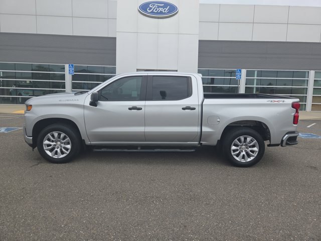 Used 2019 Chevrolet Silverado 1500 Custom w/ Trailering Package AWD/4WD image 2