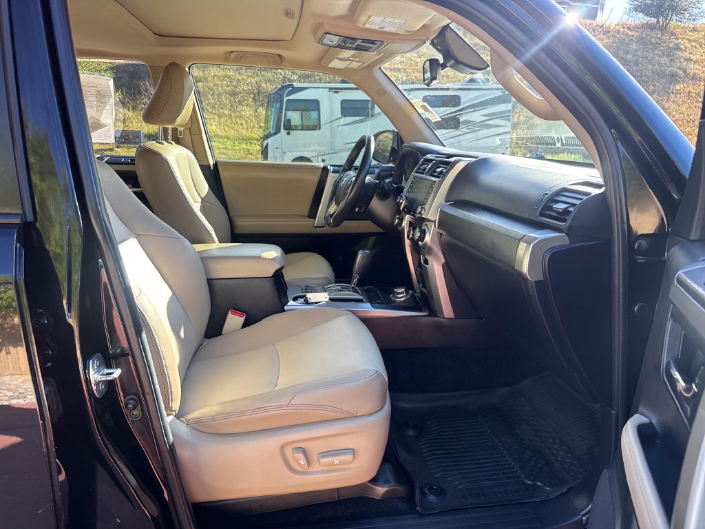 Used 2022 Toyota 4Runner SR5 Premium w/ Moonroof Package AWD/4WD image 31