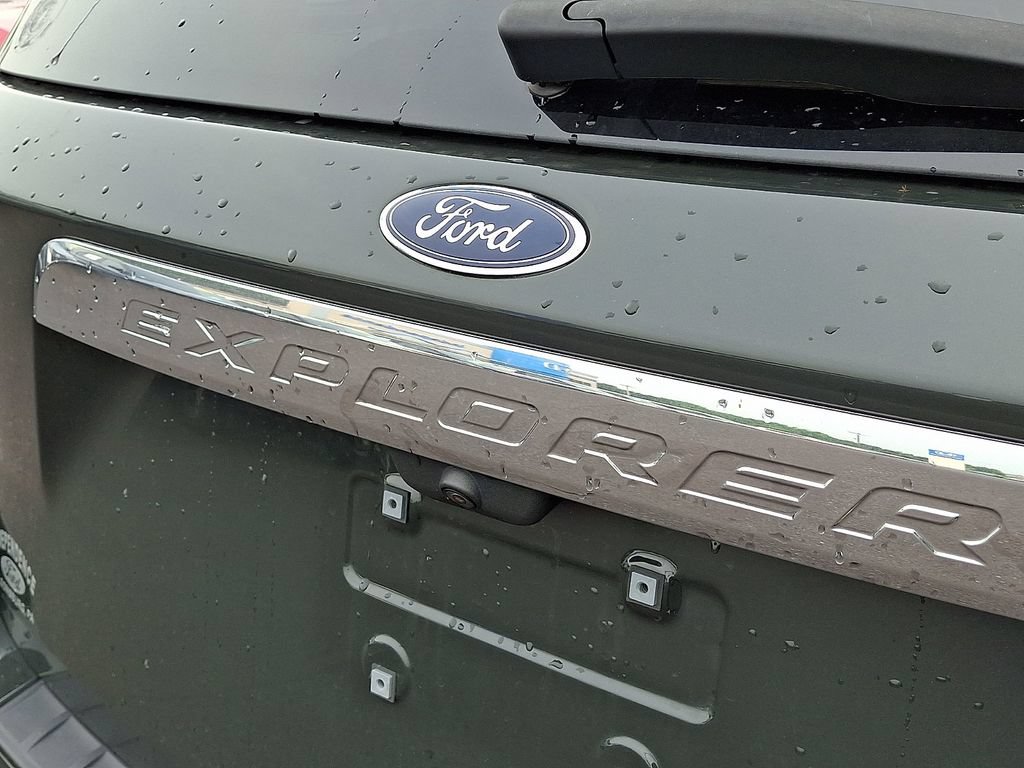 Certified 2024 Ford Explorer XLT w/ Equipment Group 202A AWD/4WD image 31