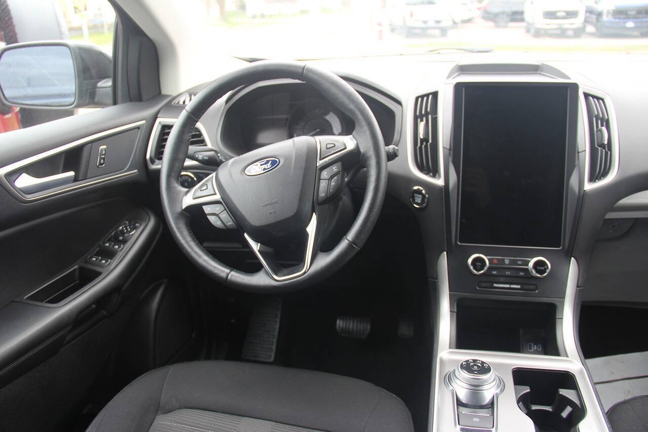Certified 2024 Ford Edge SEL w/ Convenience Package AWD/4WD image 15