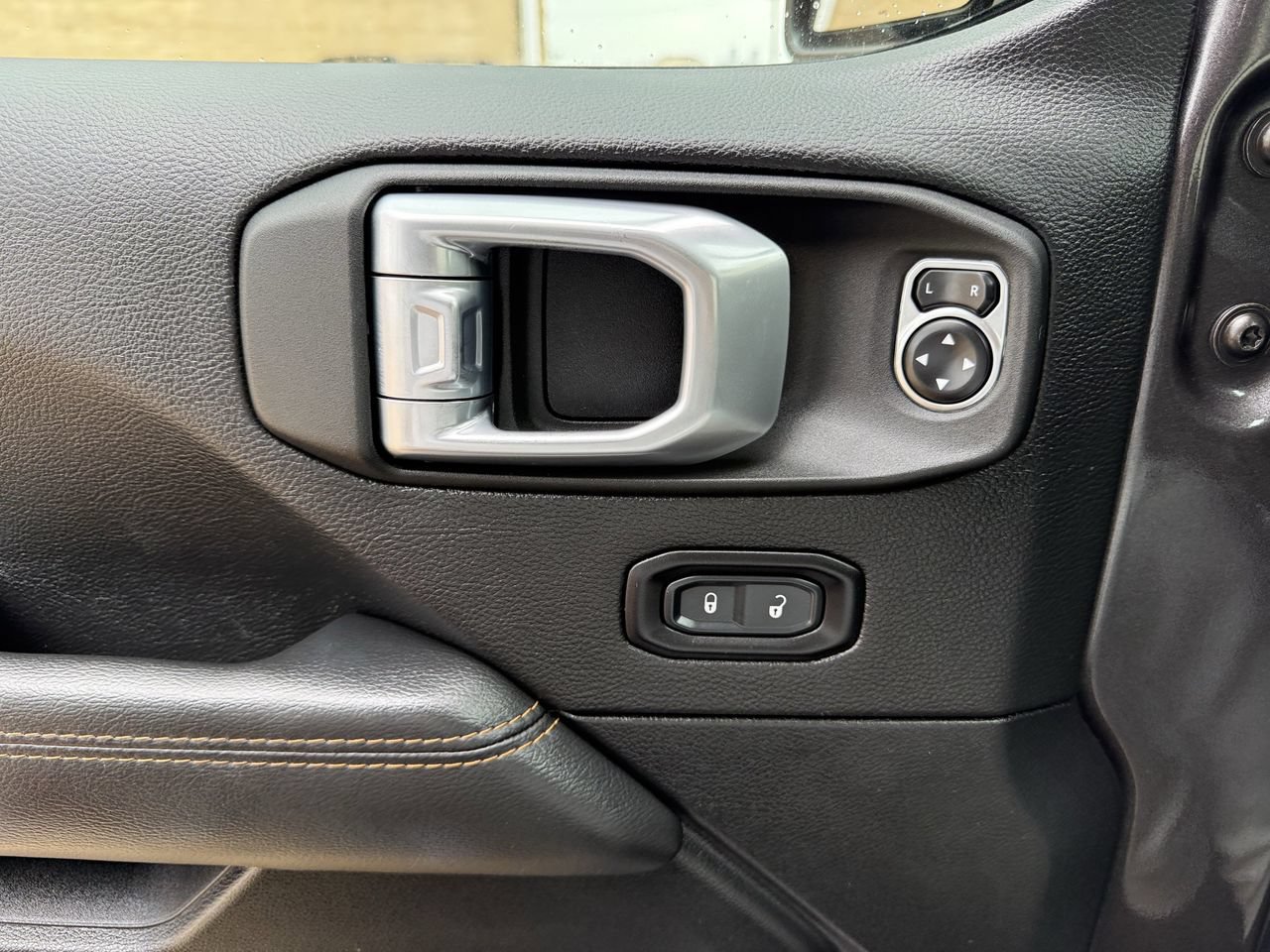 Used 2021 Jeep Wrangler Unlimited Sahara AWD/4WD image 23