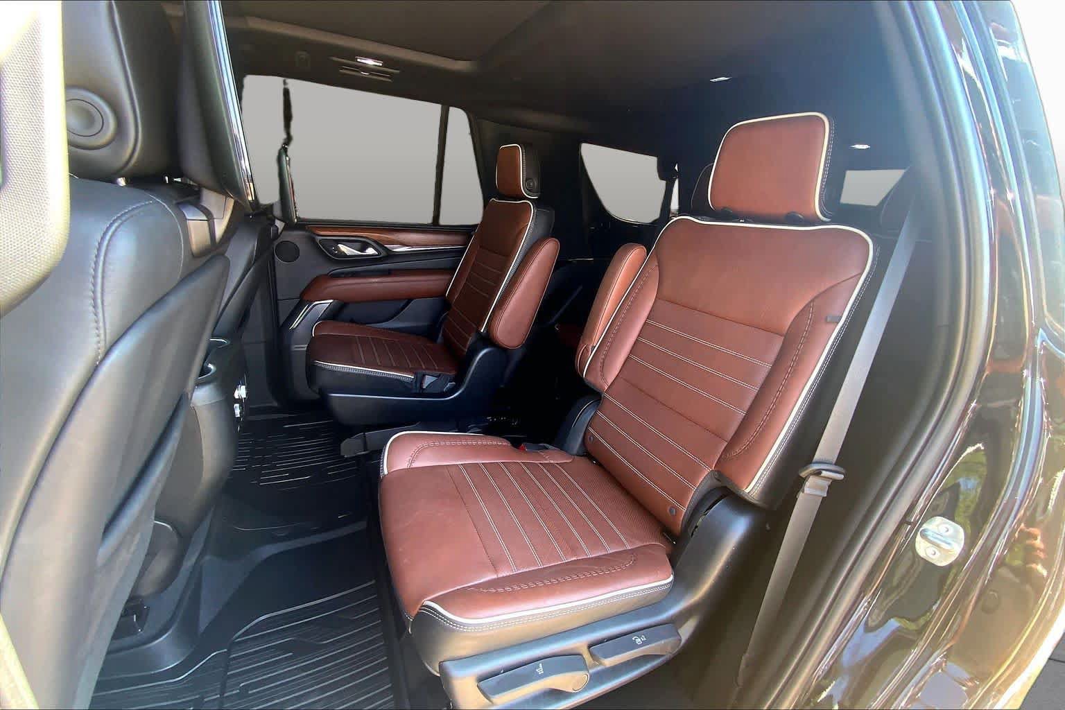 Used 2023 GMC Yukon Denali Ultimate w/ LPO, Floor Liner Package AWD/4WD image 21