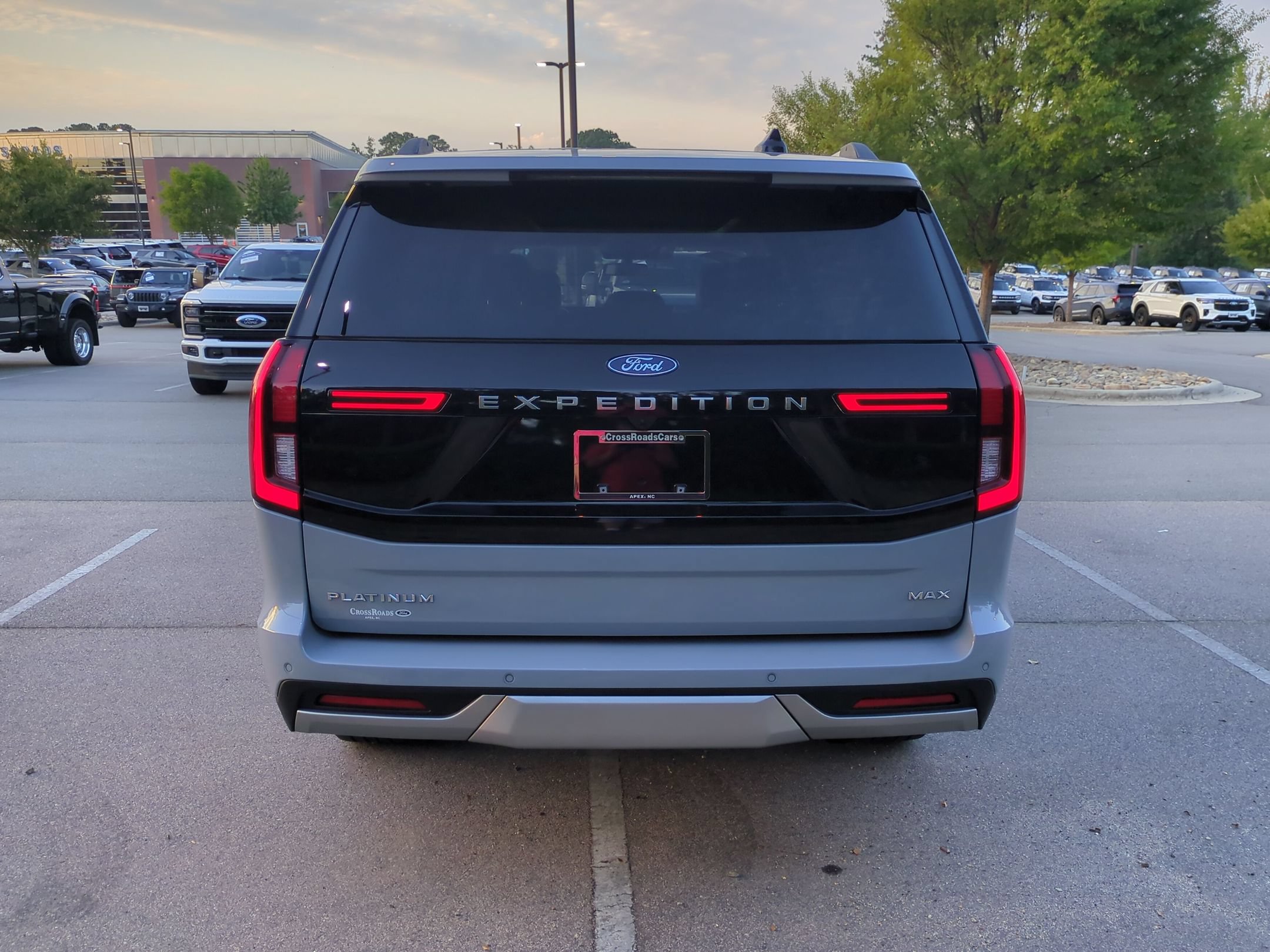 Certified 2025 Ford Expedition Max Platinum w/ Driver's Package AWD/4WD image 5