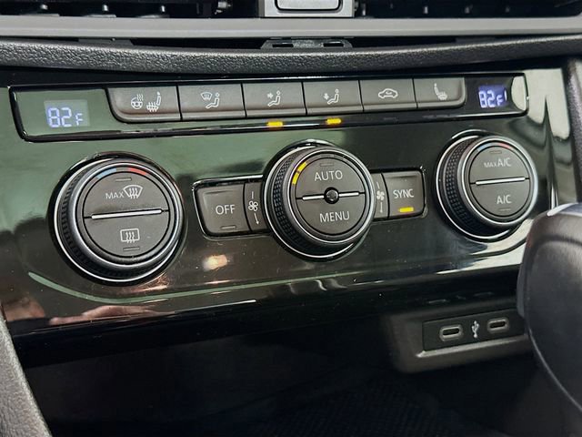 Used 2020 Volkswagen Jetta SE w/ SE Cold Weather Package image 16