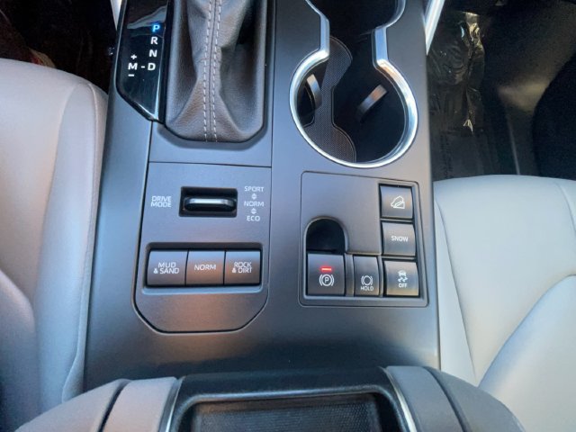 Used 2024 Toyota Highlander XLE AWD/4WD image 30