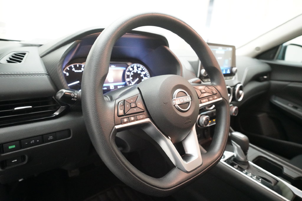 Used 2025 Nissan Sentra SV FWD image 8