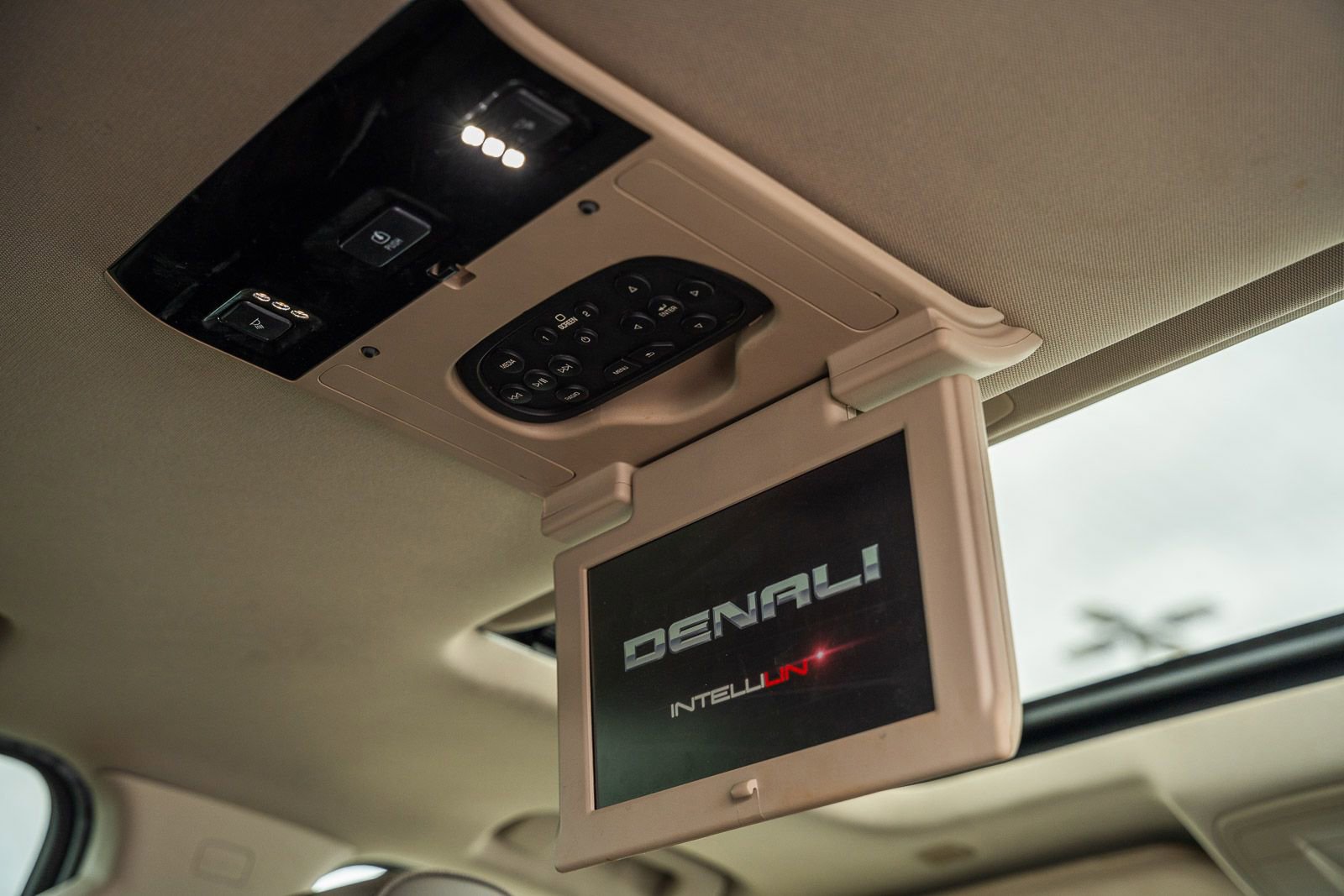 Used 2020 GMC Yukon XL Denali w/ Open Road Package RWD image 19
