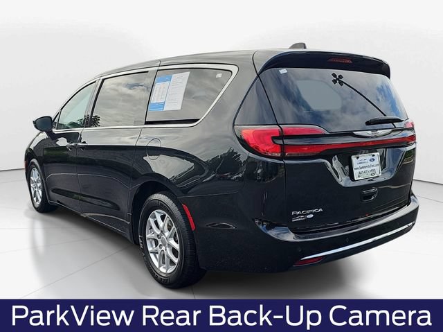 Used 2023 Chrysler Pacifica Touring-L FWD image 7
