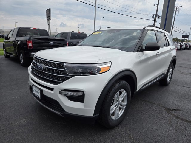Certified 2024 Ford Explorer XLT w/ Equipment Group 202A AWD/4WD image 4