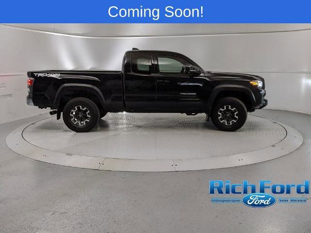 Used 2022 Toyota Tacoma TRD Off-Road image 2