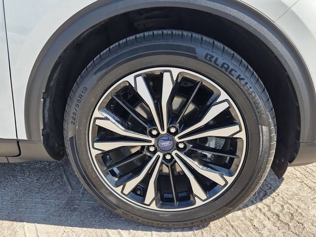 Certified 2022 Ford Escape SE w/ SE Sport Appearance Package image 11