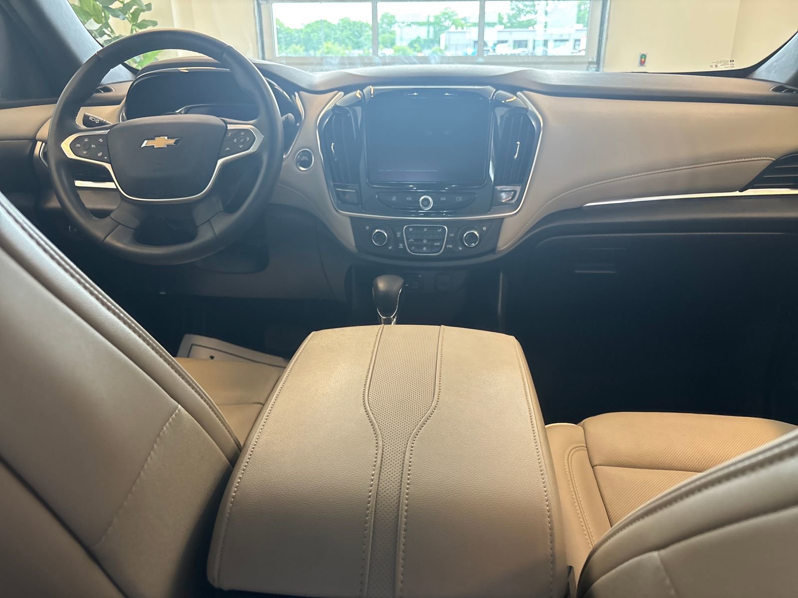Used 2023 Chevrolet Traverse Premier FWD image 8
