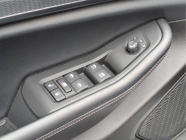 Used 2025 Jeep Grand Cherokee Altitude AWD/4WD image 16