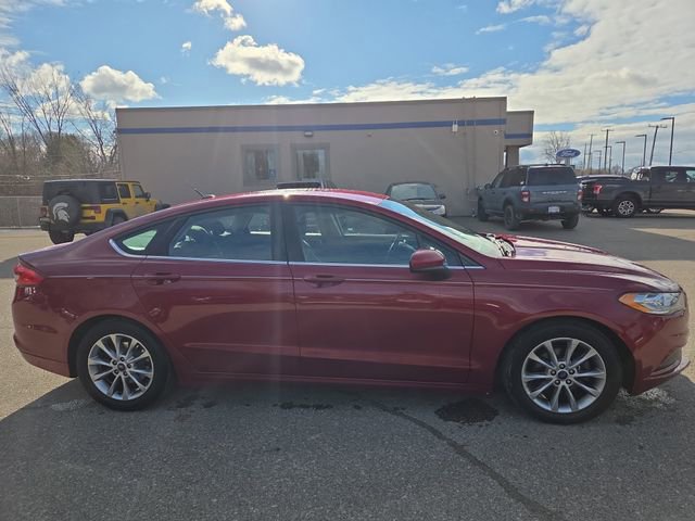 Certified 2017 Ford Fusion SE image 2