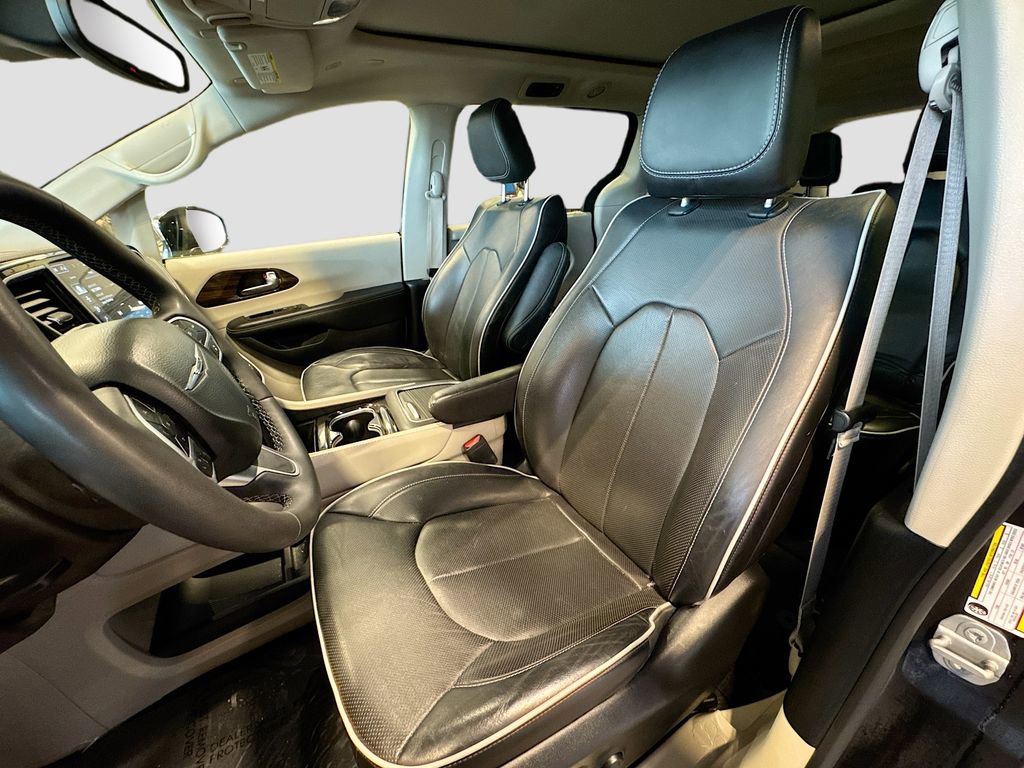 Used 2023 Chrysler Pacifica Limited image 18