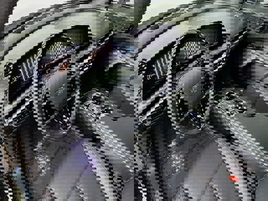 Used 2024 Cadillac Lyriq Luxury image 9