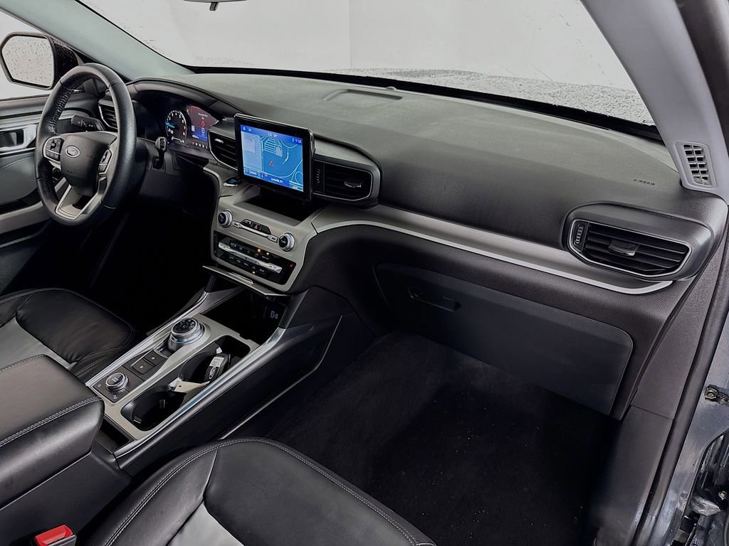 Certified 2022 Ford Explorer XLT w/ Equipment Group 202A image 31